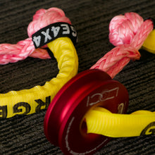Load image into Gallery viewer, Winching Combo SSR16PK11R: 16000kg Pink 2pcs*Soft Shackles + 11000kg Winch Ring
