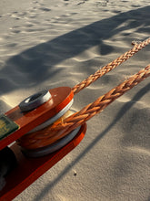 Load image into Gallery viewer, Dingo Snatch Block --DSB22
George4x4 Dingo Snatch Block –4WD Recovery Pulley Block (22T Rated)
DSB22-A: Aluminum wheel designed exclusively for fiber rope. weight 1.65kg
DSB22-S: steel wheel, weight 2.15kg; Compatible with both soft rope and steel cable, but do not use with fiber rope if it has been used with steel cable, as this may cause damage to the fiber.