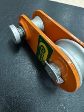 Load image into Gallery viewer, DSB24 GEN2 Dingo Snatch Block – Push &amp; Twist Lock