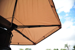 GEORGE4X4 270 Free Standing Awning perfect for smaller vehicles like the Suzuki Jimny, Jeep Wrangler, and Defender 90
Built-in LED Lighting: Illuminate your campsite with integrated LED lights powered by a 5m USB cable. Optimal Dimensions: 2m length with a 2m radius—small enough to be versatile, yet spacious enough for comfort. Durable Material: Made from rugged 280g polycotton canvas, ensuring waterproof protection and durability. Lightweight Design: Weighs only 23kg, making it easy to transport and set up