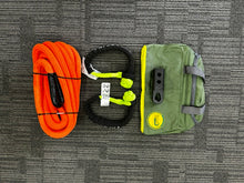 Load image into Gallery viewer, George4x4 Kinetic Rope Soft Shackle Kit
This kit includes

1pc*Kinetic Rope(Orange), 100% double braided Nylon

22mm*9m

Breaking Strength: 13300kg

2pcs*Soft Shackles (Green), designed with Black eye, Australian made

Total length: 70cm

Breaking Strength: 22000kg 

1pc*Soft Shackle Hitch (SK+ Hitch)

WLL 5000kg, Breaking Strength: 20000kg

1pc*Carry Bag 