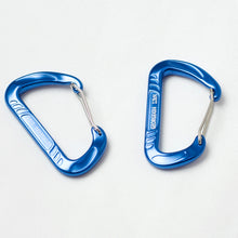 Load image into Gallery viewer, Aluminium Carabiner for Outdoor Activities This aluminium carabiner is made of 7075 aviation-grade material, lightweight, highly durable, and wear-resistant. 7075 aviation-grade aluminium. Wine red, Sapphire blue, Mineral grey 8x4.84cm/3.15x1.91in, 22g  This carabiner can be used for rock climbing, hammock clipping, yoga, backpack buckling, outdoor safety quick releases, keyring hanging, and keychain connecting.