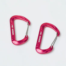 Load image into Gallery viewer, Aluminium Carabiner for Outdoor Activities This aluminium carabiner is made of 7075 aviation-grade material, lightweight, highly durable, and wear-resistant. 7075 aviation-grade aluminium. Wine red, Sapphire blue, Mineral grey 8x4.84cm/3.15x1.91in, 22g  This carabiner can be used for rock climbing, hammock clipping, yoga, backpack buckling, outdoor safety quick releases, keyring hanging, and keychain connecting.