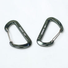 Load image into Gallery viewer, Aluminium Carabiner for Outdoor Activities This aluminium carabiner is made of 7075 aviation-grade material, lightweight, highly durable, and wear-resistant. 7075 aviation-grade aluminium. Wine red, Sapphire blue, Mineral grey 8x4.84cm/3.15x1.91in, 22g  This carabiner can be used for rock climbing, hammock clipping, yoga, backpack buckling, outdoor safety quick releases, keyring hanging, and keychain connecting.