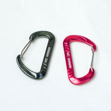 Load image into Gallery viewer, Aluminium Carabiner for Outdoor Activities This aluminium carabiner is made of 7075 aviation-grade material, lightweight, highly durable, and wear-resistant. 7075 aviation-grade aluminium. Wine red, Sapphire blue, Mineral grey 8x4.84cm/3.15x1.91in, 22g  This carabiner can be used for rock climbing, hammock clipping, yoga, backpack buckling, outdoor safety quick releases, keyring hanging, and keychain connecting.