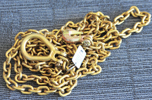 George4x4 drag chain is used for moving fallen timber and debris off the trail or other situations where heavy hauling is necessary over the group or rough surfaces, allowing a clear path for your 4WD. Not to be used in place of snatch strap for vehicle recovery.  Description:  Drag chain made with high steel alloy material, heat-treated, golden galv. Strictly tested in batch Every set comes in a blue box Features:  Size and length: 2.5m/3.8m/5m LC: 3800kg, Breaking 8000kg