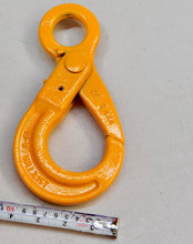 Load image into Gallery viewer, G80 Self Locking Safety Hook 10mm WLL 3.15ton Eye Type, Grade 80 Chain Lifting Sling