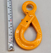 Load image into Gallery viewer, Self Locking Safety Hook 7/8mm WLL 2.0ton Eye Type, Grade 80 Chain Lifting Sling