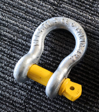 Load image into Gallery viewer, George 4x4 galv. shackle recovery lifting rigging towing tow Shackle I Shackle is an essential item for vehicle recovery while on or off road, commonly used together with recovery snatch straps, tree trunk protectors, winch extension straps and snatch blocks. Breaking load testing: over 6 times of working load limit Made with drop-forged and Heat-treated high-tensile steel Marked with tracking code &amp; Manufacturer code Compliant with AS/NZS2741.2002 Fitted with top-quality alloy steel pin